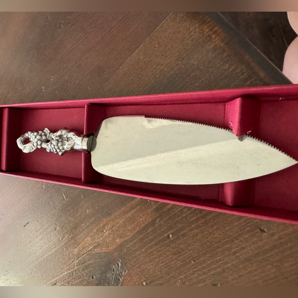 Arthur Court Grape Cake Knife Server